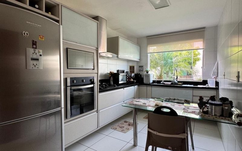 Casa 4 quartos 3 suites Foz do Joanes Thatiane Ribeiro whatssap 71983804225