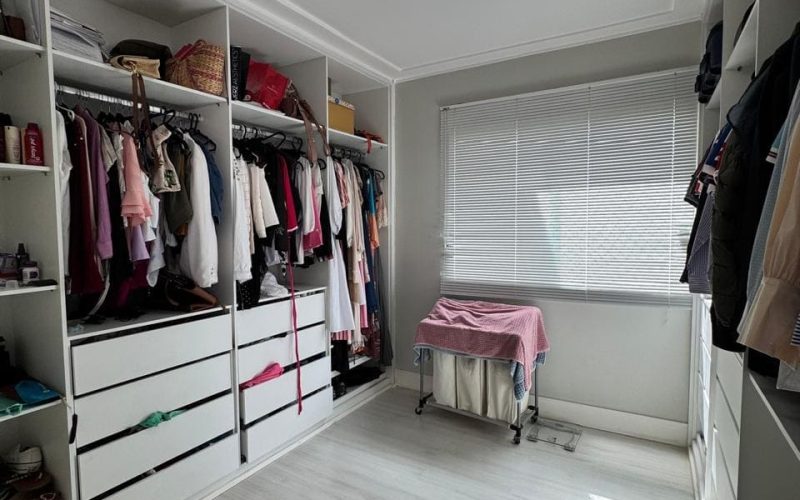 Casa 4 quartos 3 suites Foz do Joanes Thatiane Ribeiro whatssap 71983804225