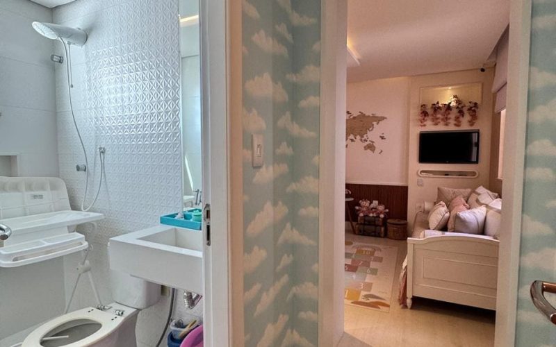 Casa 4 quartos 3 suites Foz do Joanes Thatiane Ribeiro whatssap 71983804225