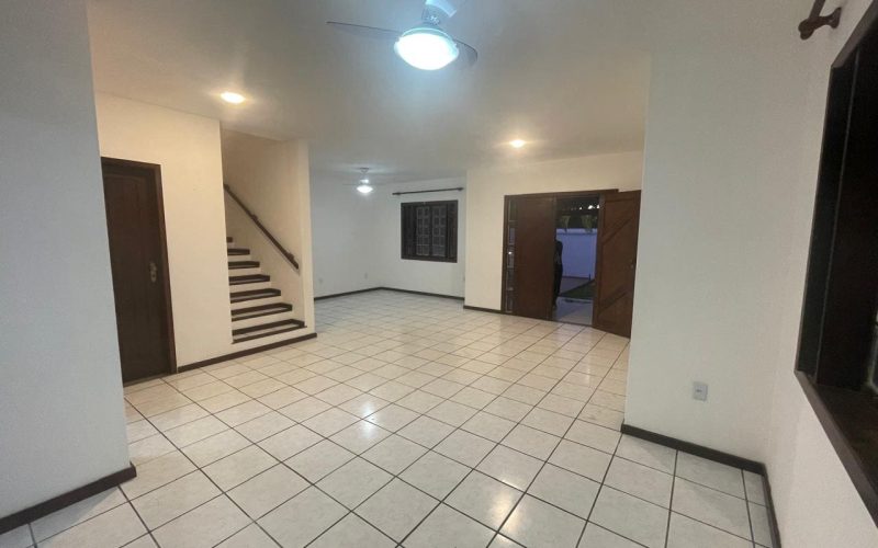Casa duplex 6 quartos com extensão em subsolo a venda em vilas do atlantico -Thatiane-Ribeiro-Corretora-de-imoveis-whatssap-71983804225