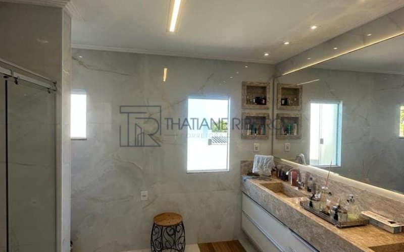 Thatiane Ribeiro Corretora de Imóveis Whats (71) 98380-4225 - Casa 4 ALPHAVILLE LITORAL NORTE 2-31